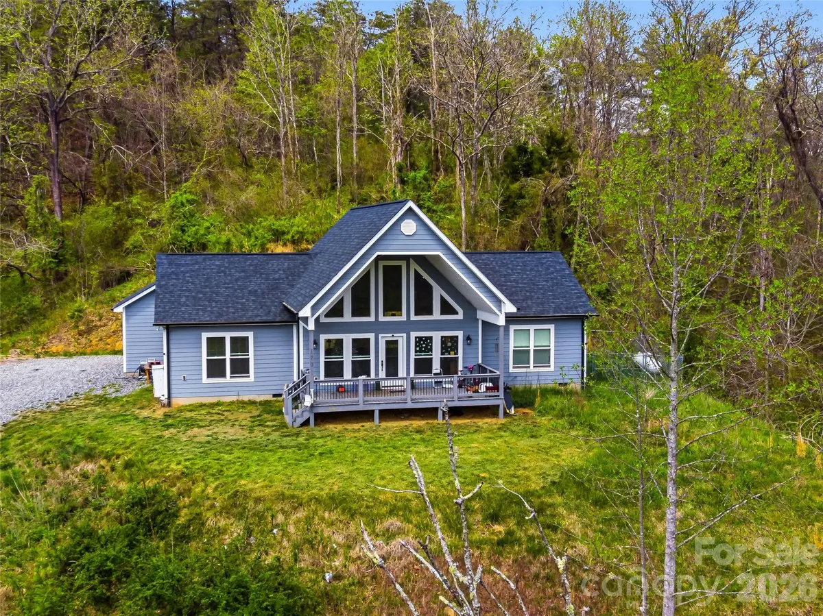 170 Starry Night LN, Marshall, NC 28753