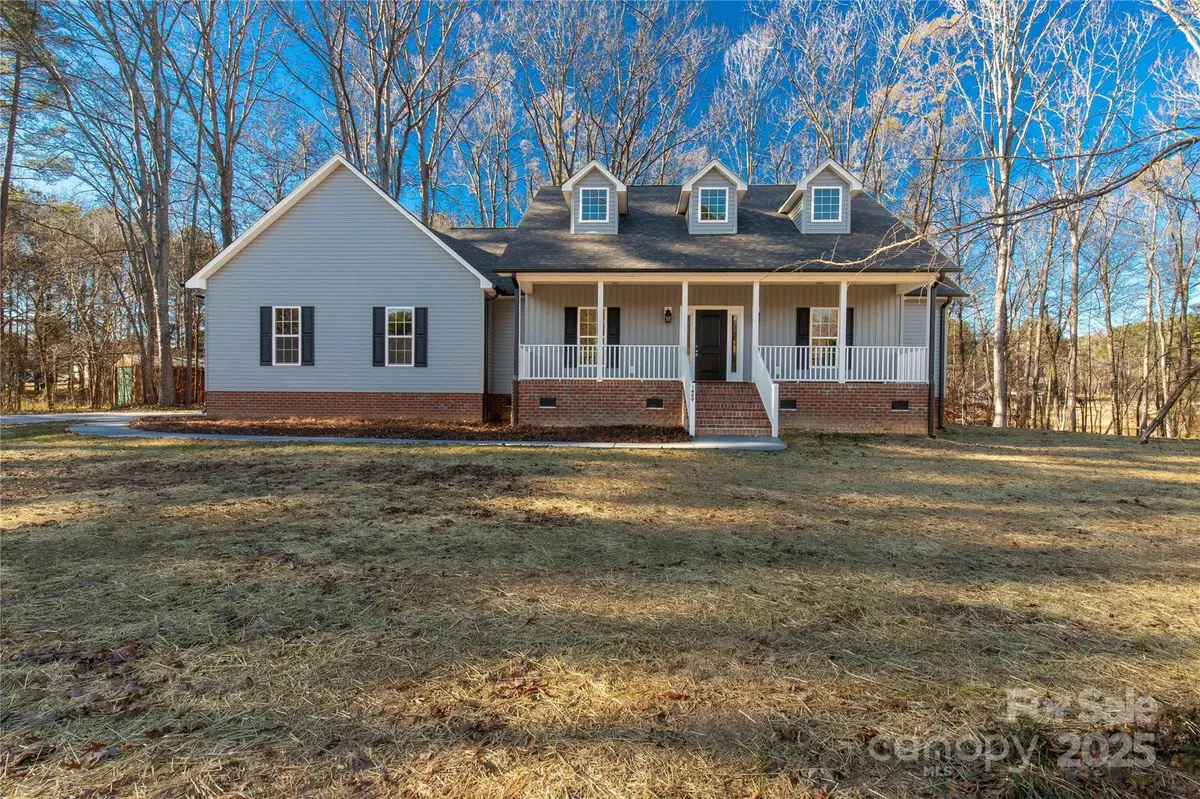 1489 Paraham RD S, York, SC 29745