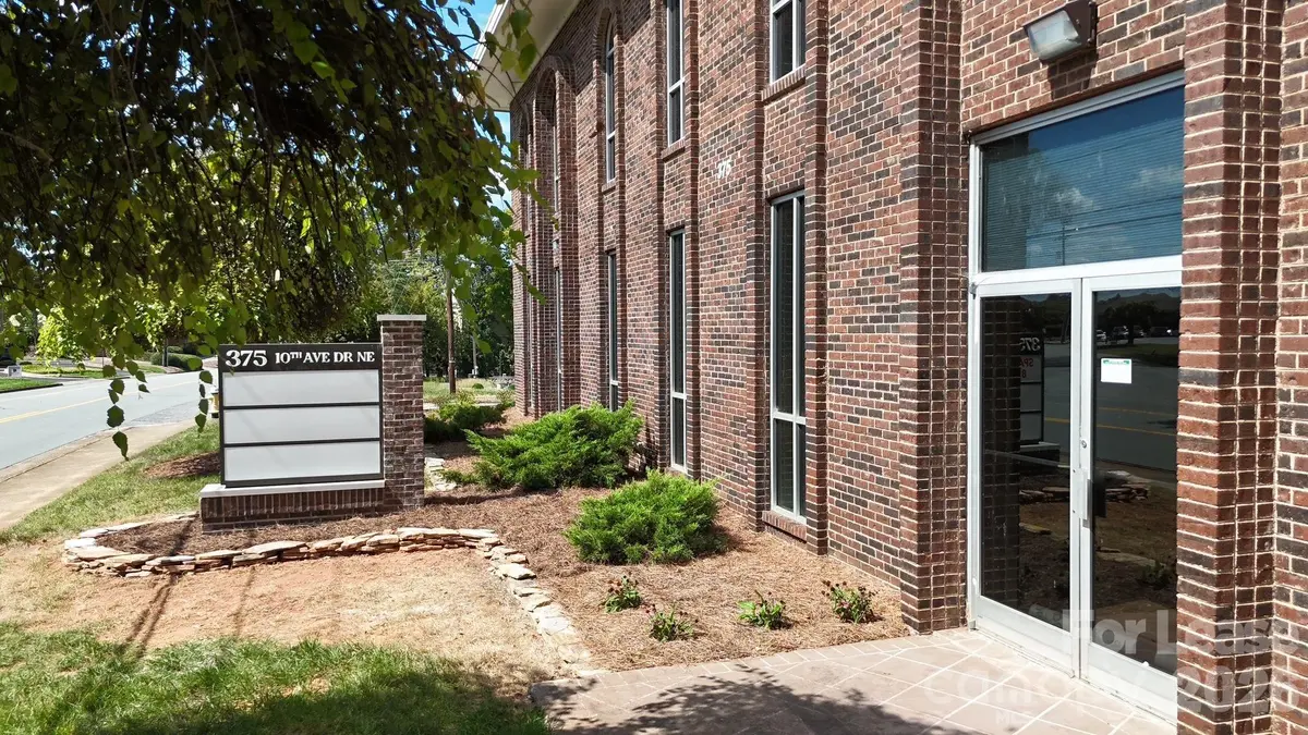 375 10th Avenue DR NE, Hickory, NC 28601