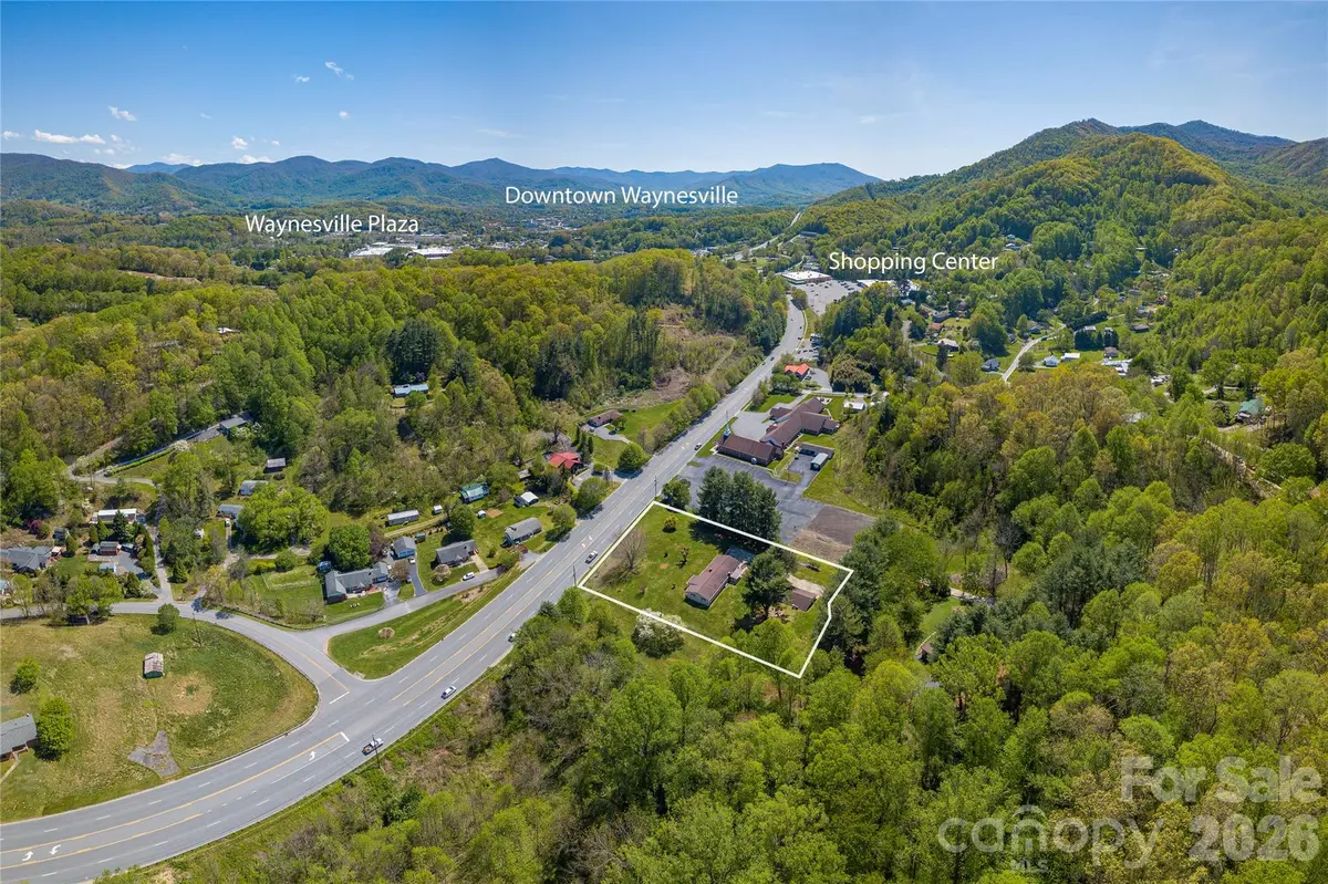 96 Tower LN, Waynesville, NC 28786