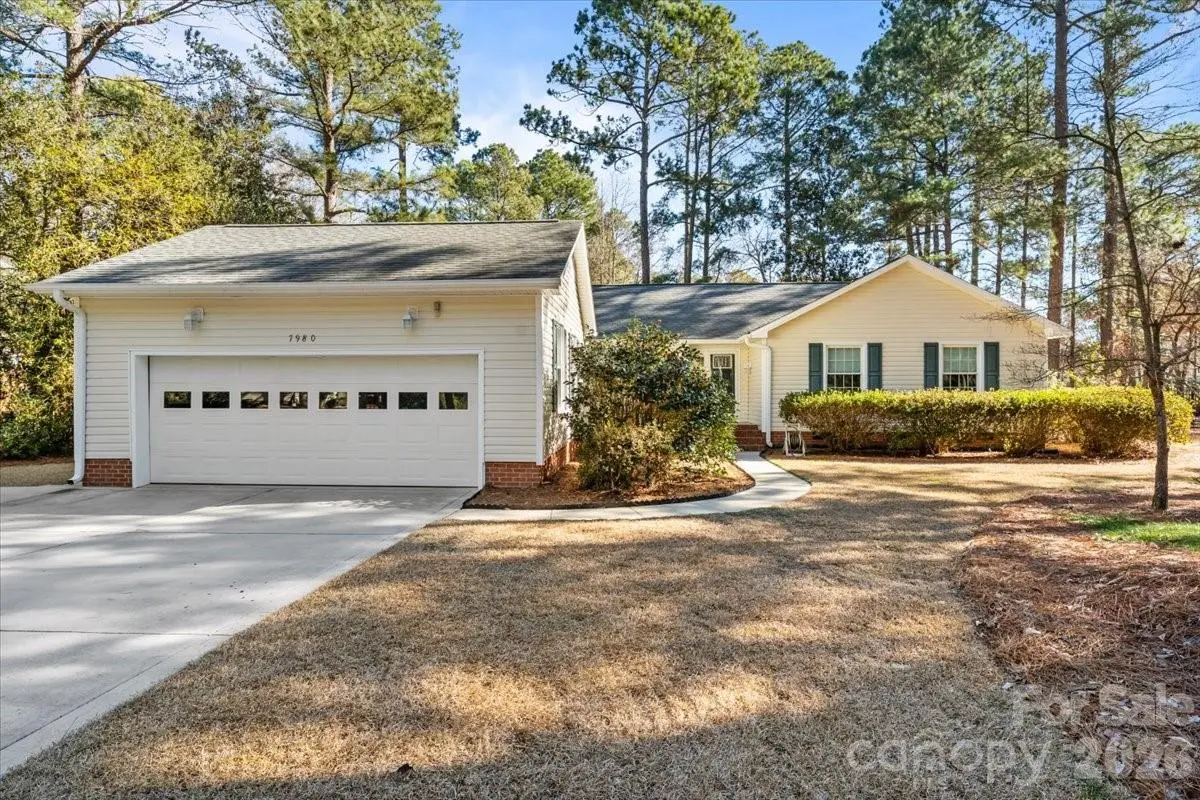 7980 Glasgow DR, Laurinburg, NC 28352