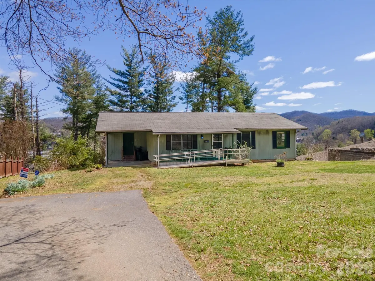 21 Queen ST, Sylva, NC 28779