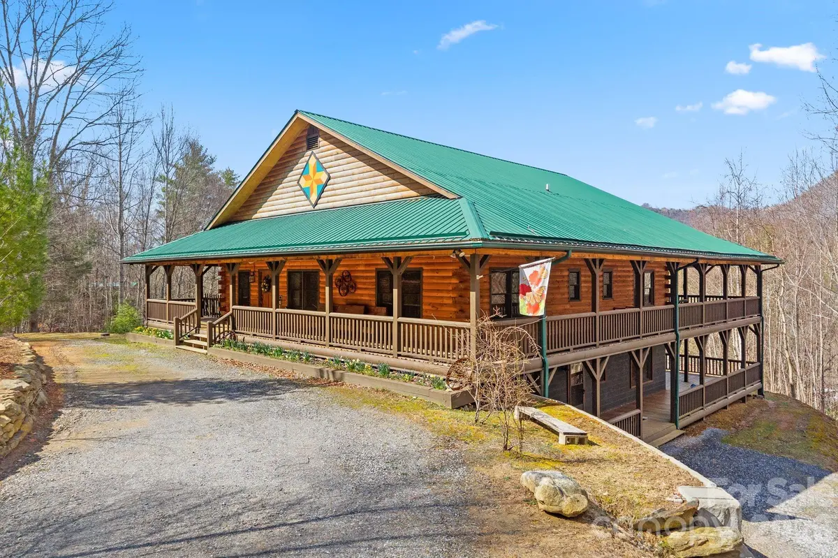 264 Moonbeam LN, Clyde, NC 28721