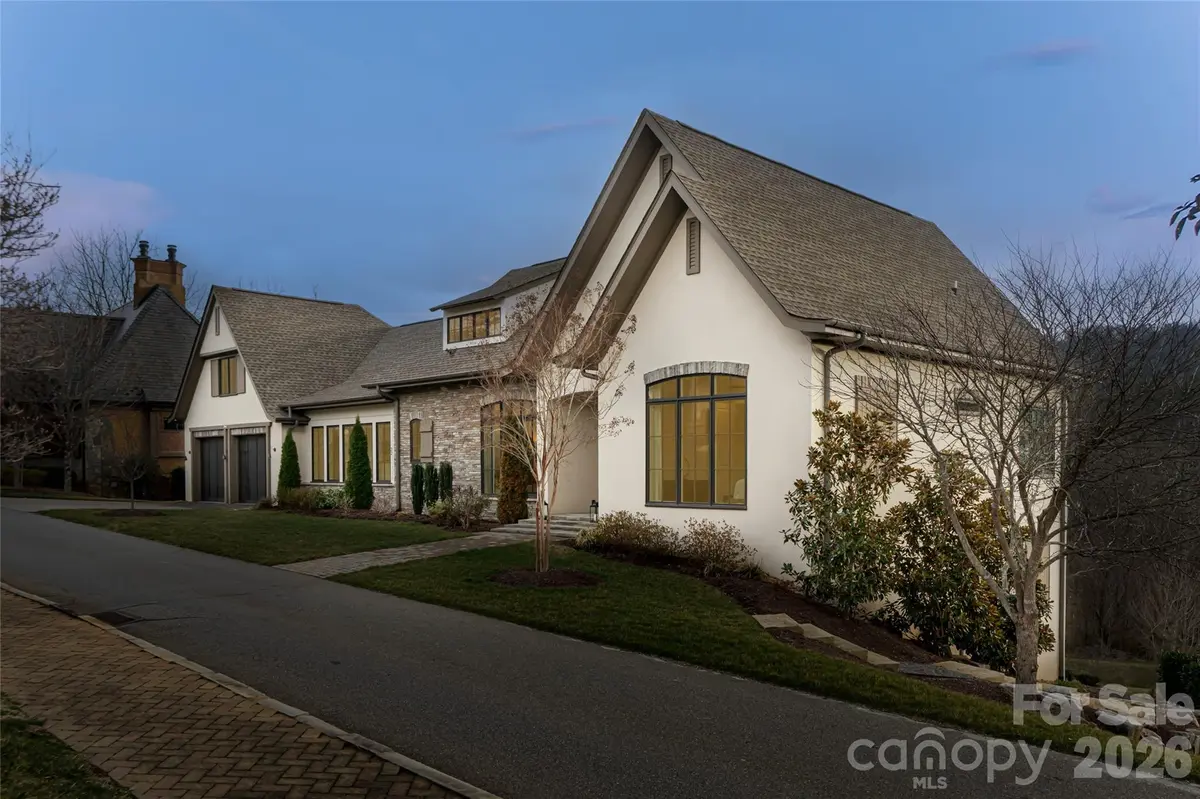 22 Snap Dragon CT, Asheville, NC 28804