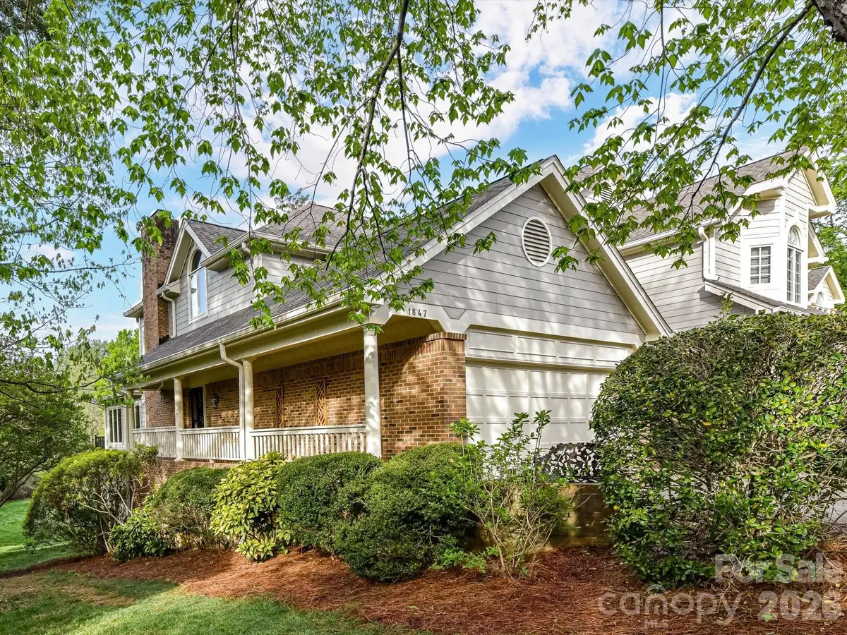 1847 Meadowood LN, Charlotte, NC 28211