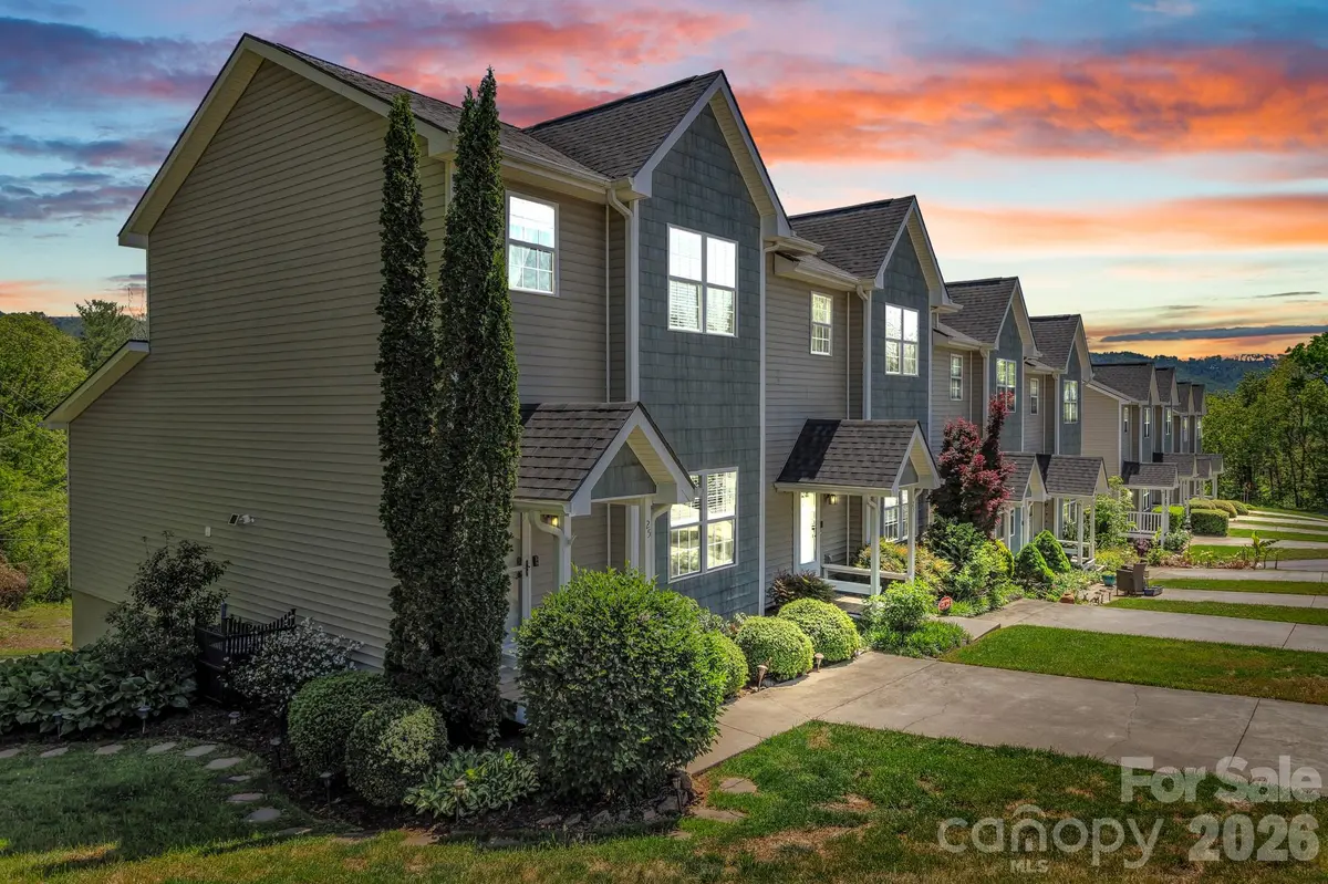 25 Union Chapel RD, Weaverville, NC 28787