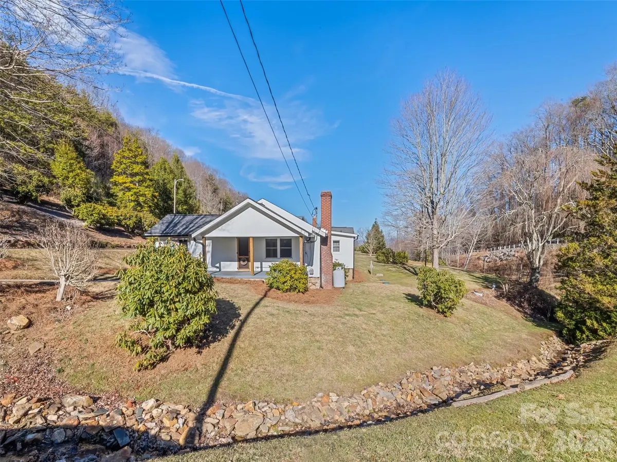 9 Whitted RD, Canton, NC 28716