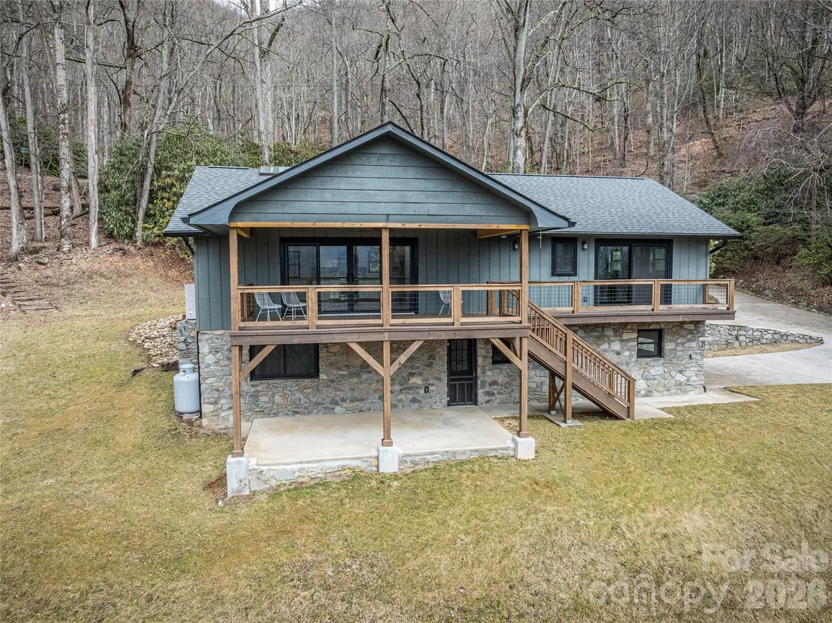 453 Friendly Acres DR, Waynesville, NC 28786