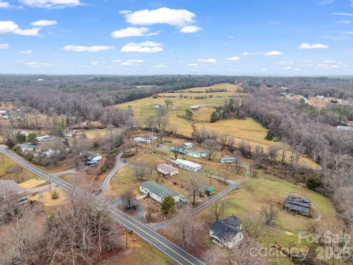 827 Old Henrietta RD, Forest City, NC 28043