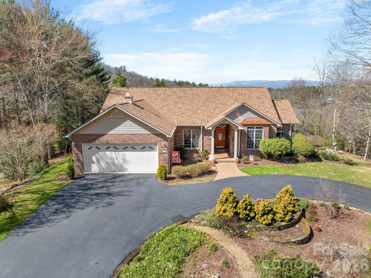 17 Ashton Forest CT, Hendersonville, NC 28739