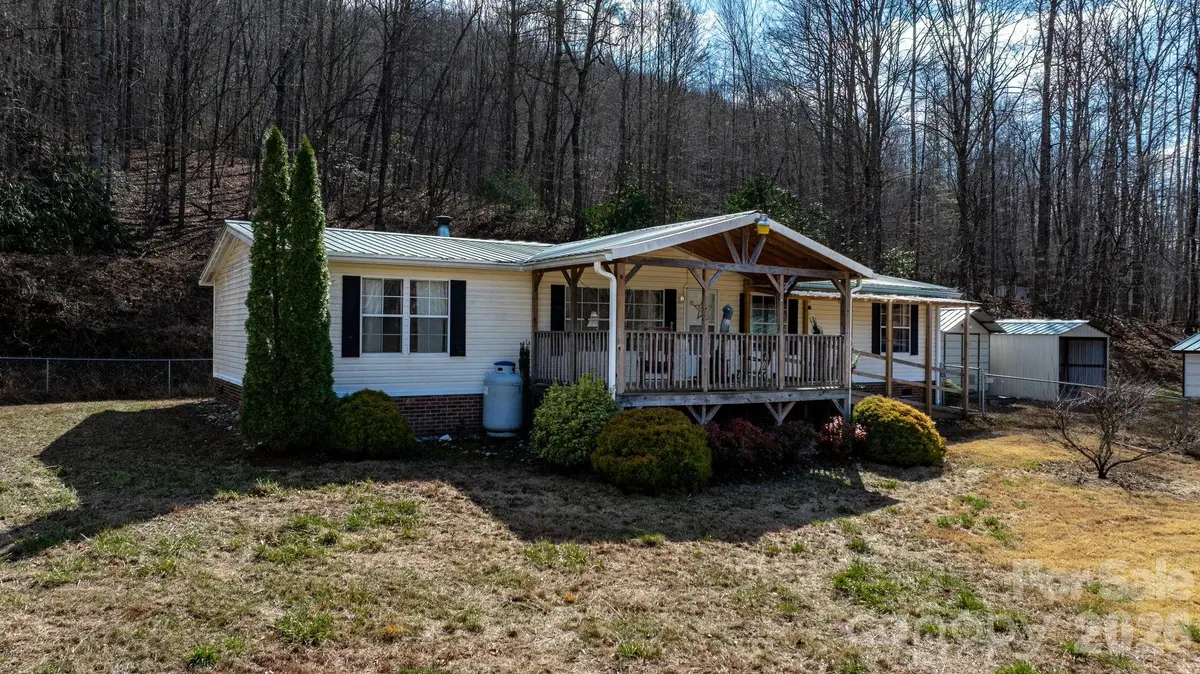 1922 Zacks Fork RD, Lenoir, NC 28645