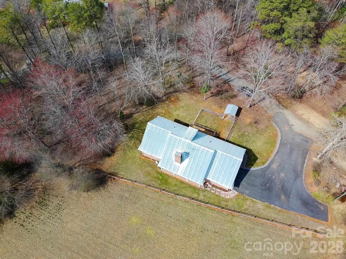 120 Skyline DR, Elkin, NC 28621
