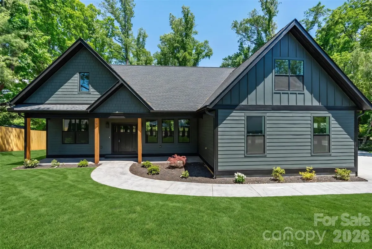 19 E Starnes Cove RD, Asheville, NC 28806
