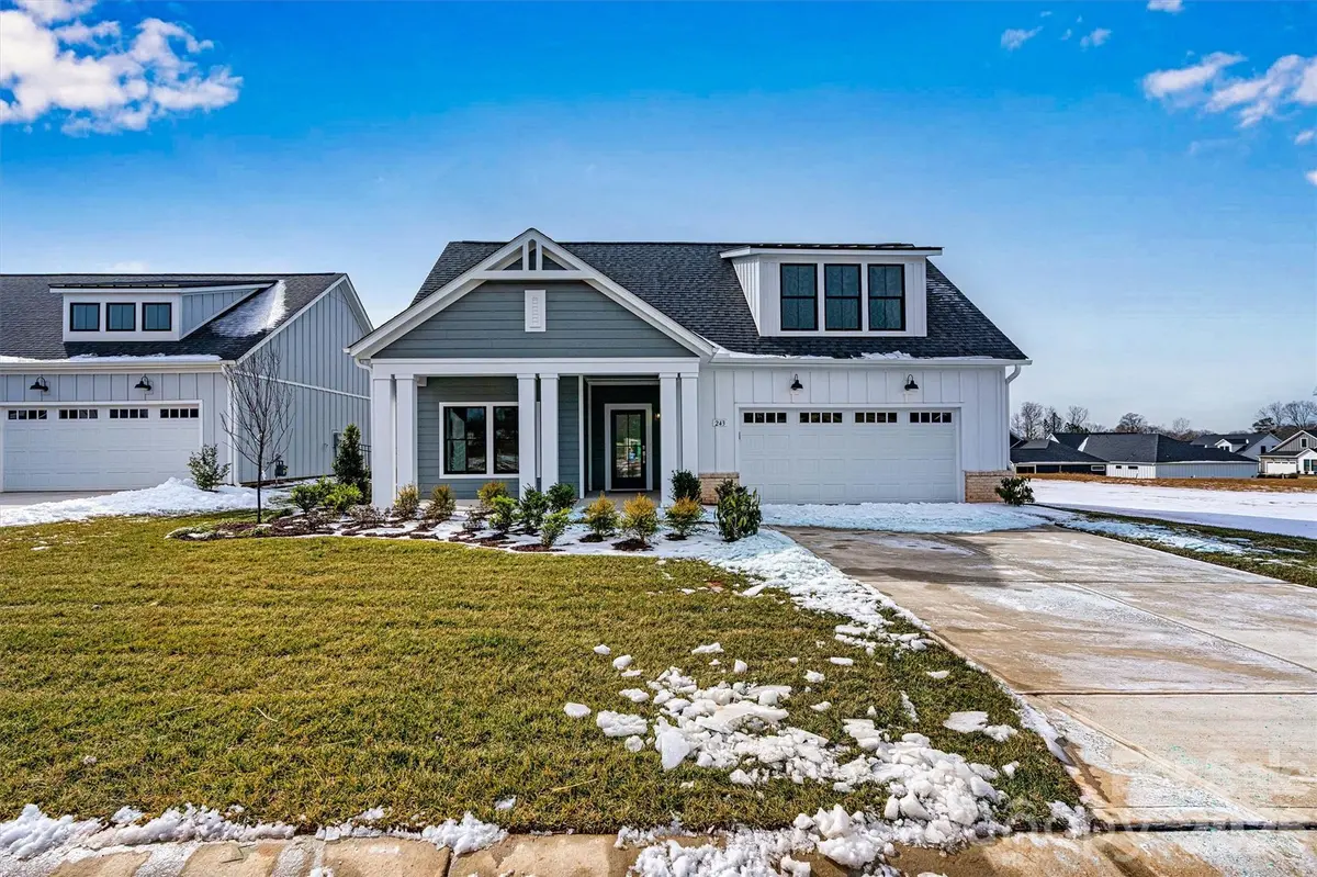 169 Alenda Lux CIR, Mooresville, NC 28115