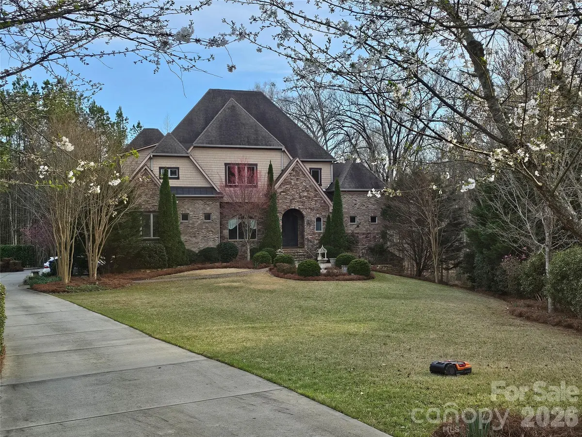 9222 Woodhall Lake DR, Waxhaw, NC 28173