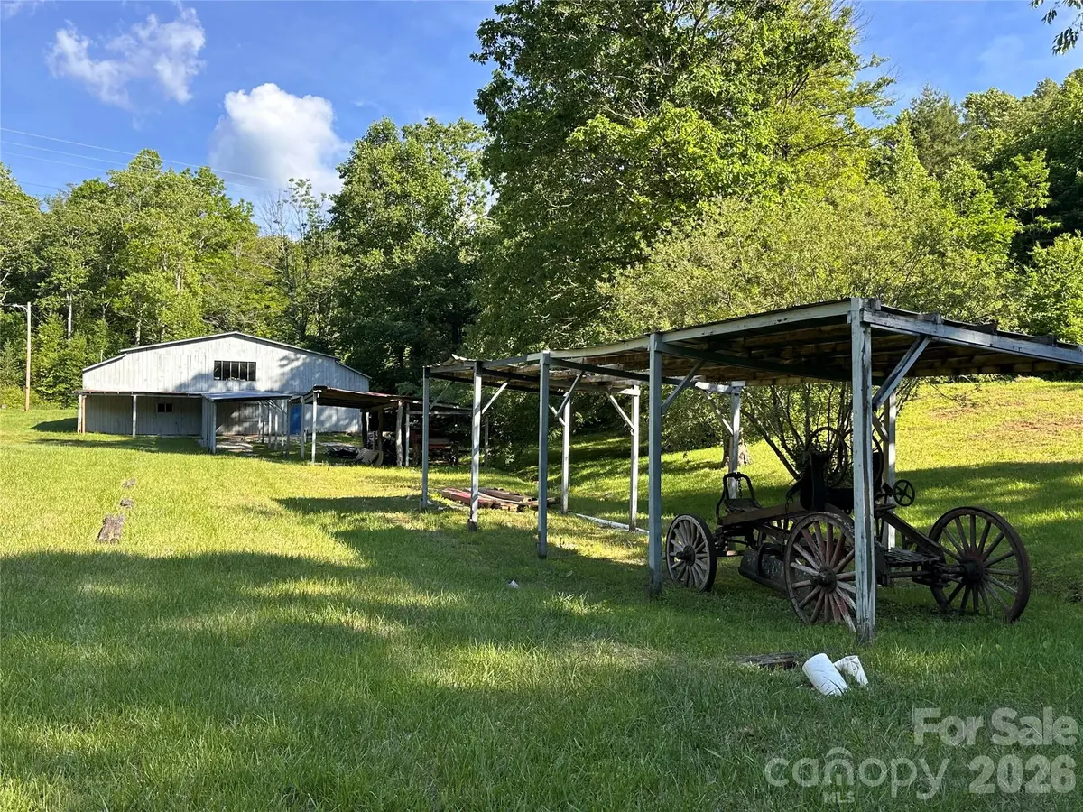 65 Blue Ridge Gem Mine RD, Little Switzerland, NC 28777