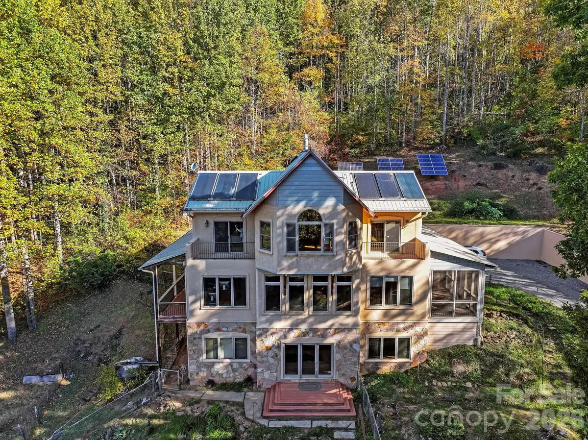 97 Old Cove RD, Black Mountain, NC 28711