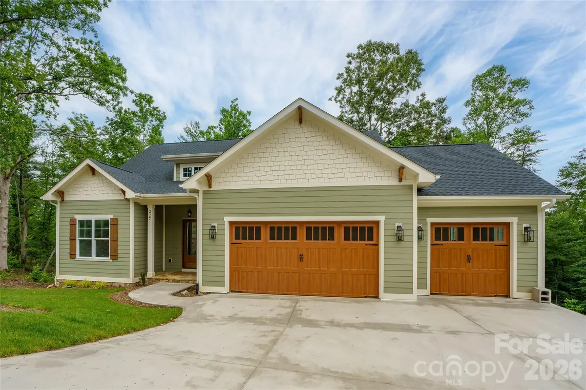 227 Northview DR, Hendersonville, NC 28791