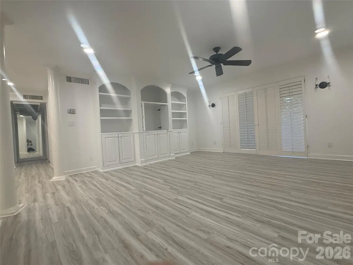 1323 Queens RD, Charlotte, NC 28207