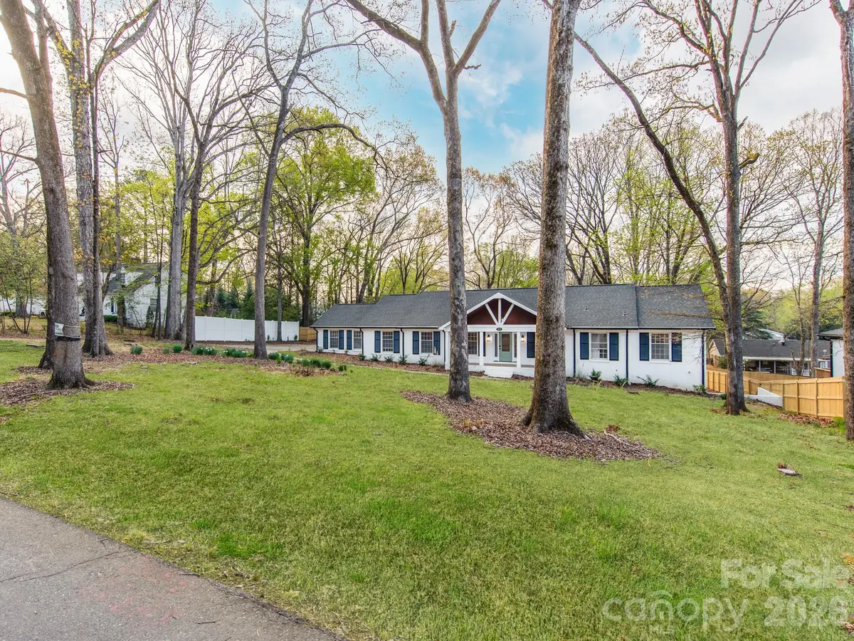 1632 Burtonwood CIR, Charlotte, NC 28212
