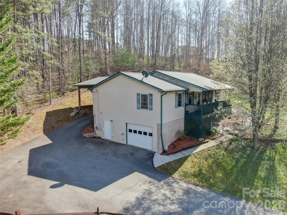 335 Icenhower RD, Leicester, NC 28748