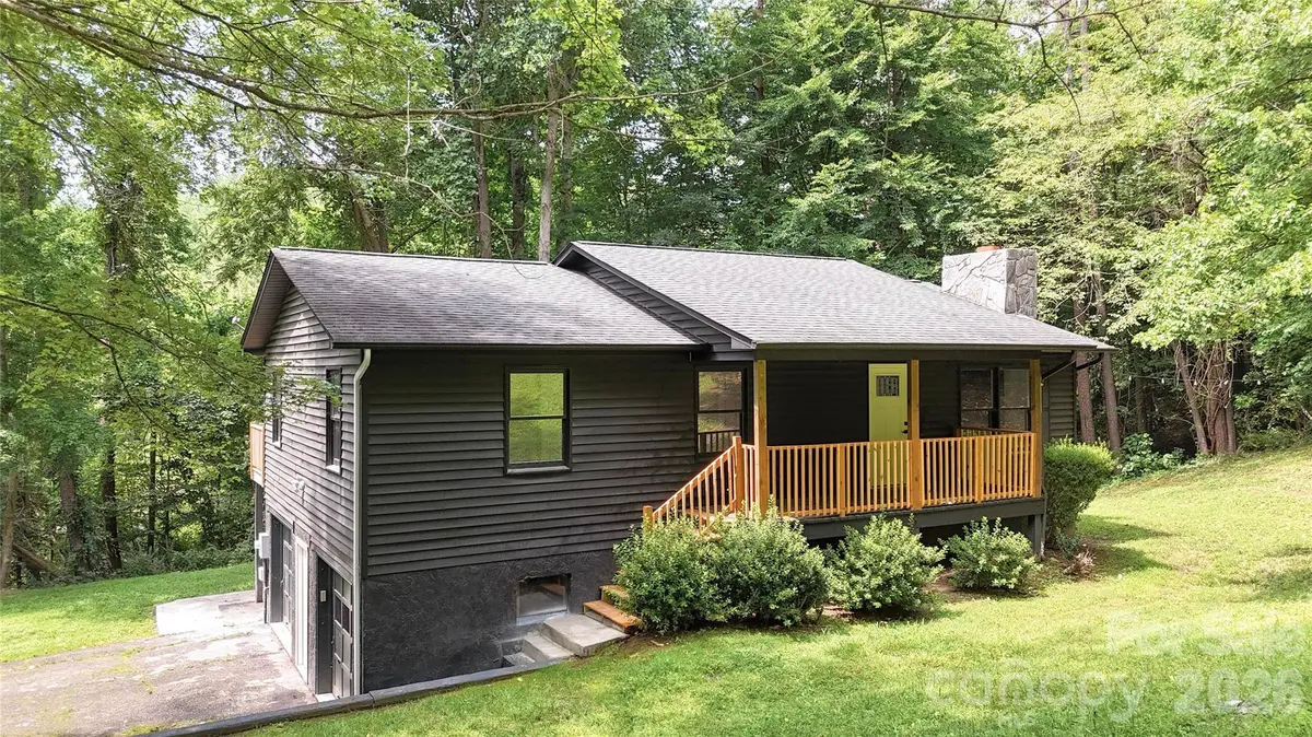 4 Smokey Mountain DR, Swannanoa, NC 28778