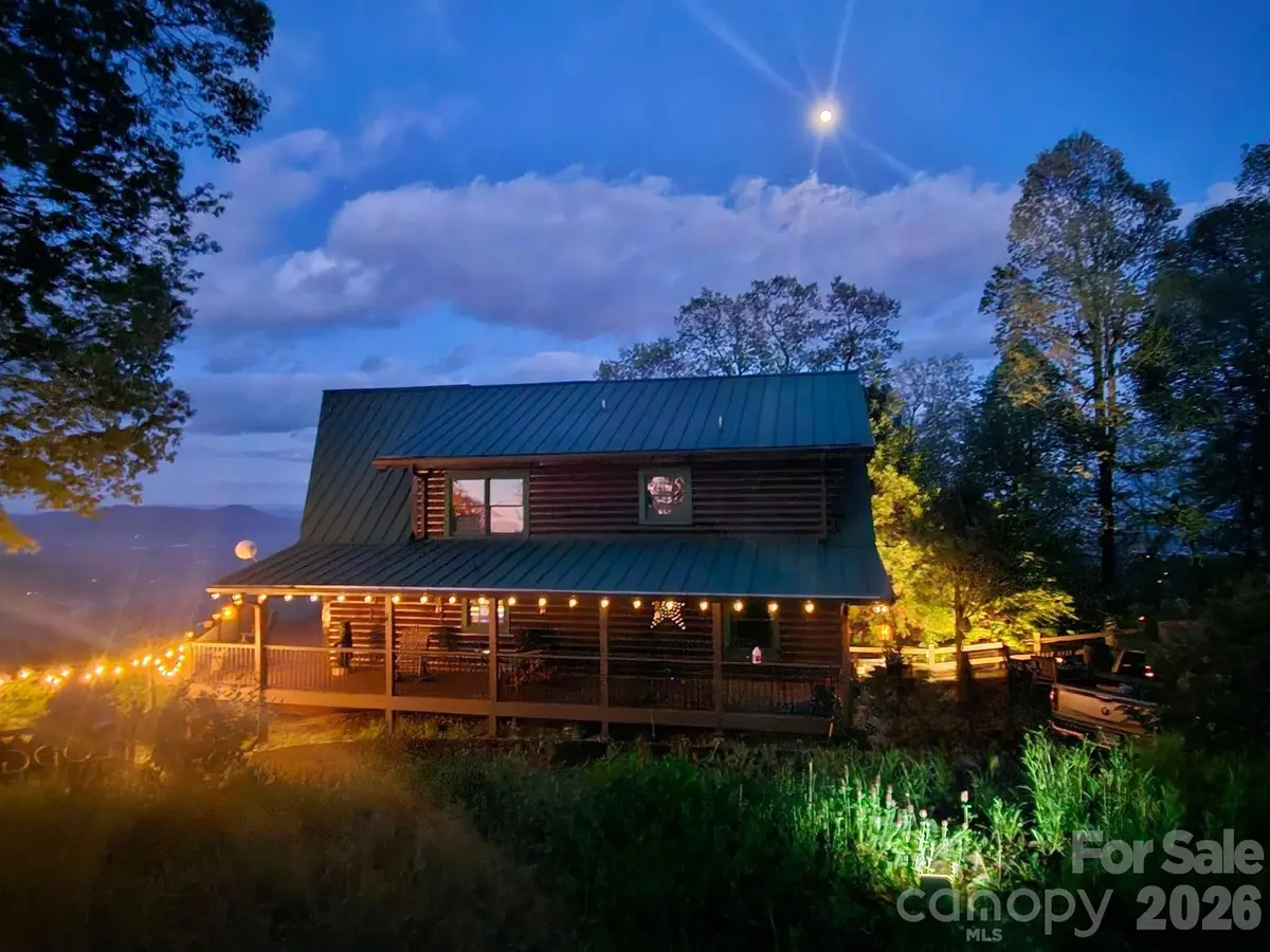 300 Williams CIR, Lake Lure, NC 28746