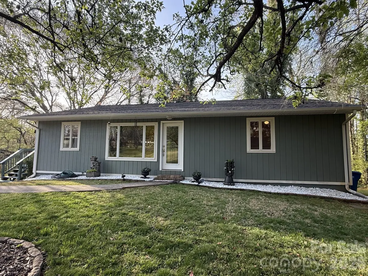 120 42nd Avenue CIR NE, Hickory, NC 28601