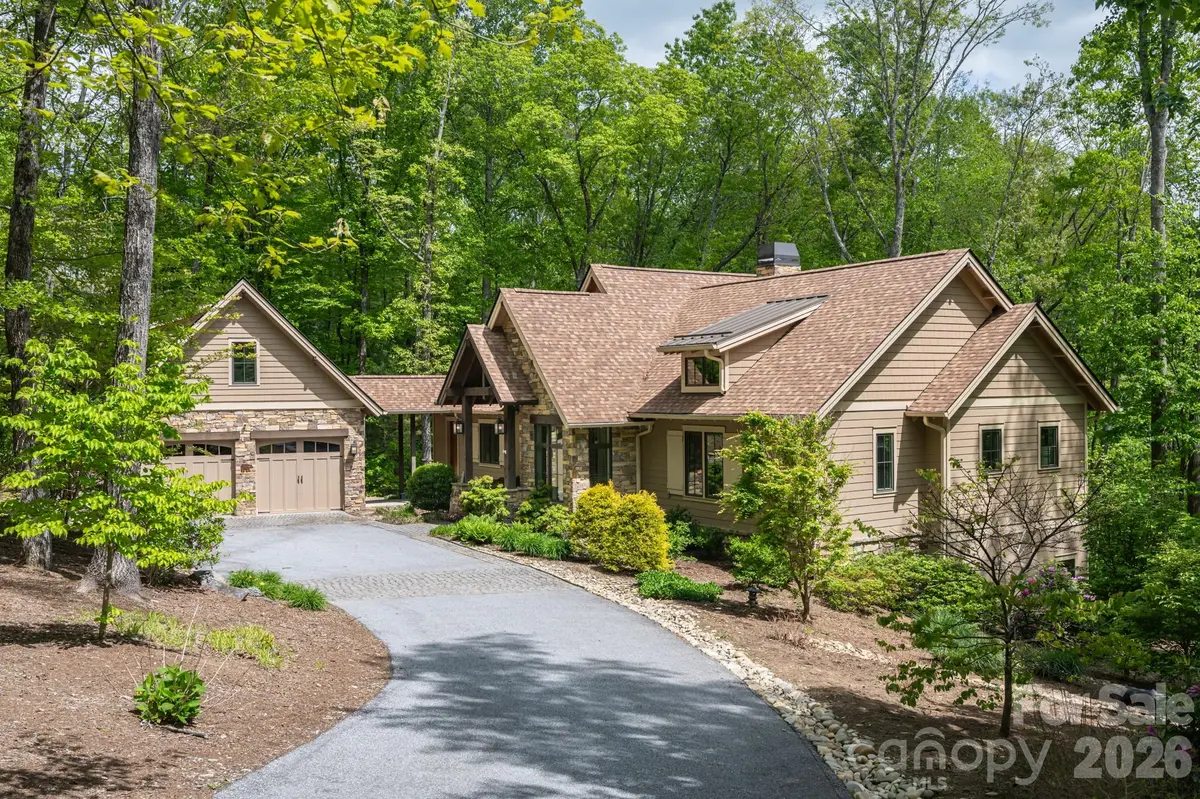 587 Autumn Sky DR, Hendersonville, NC 28792