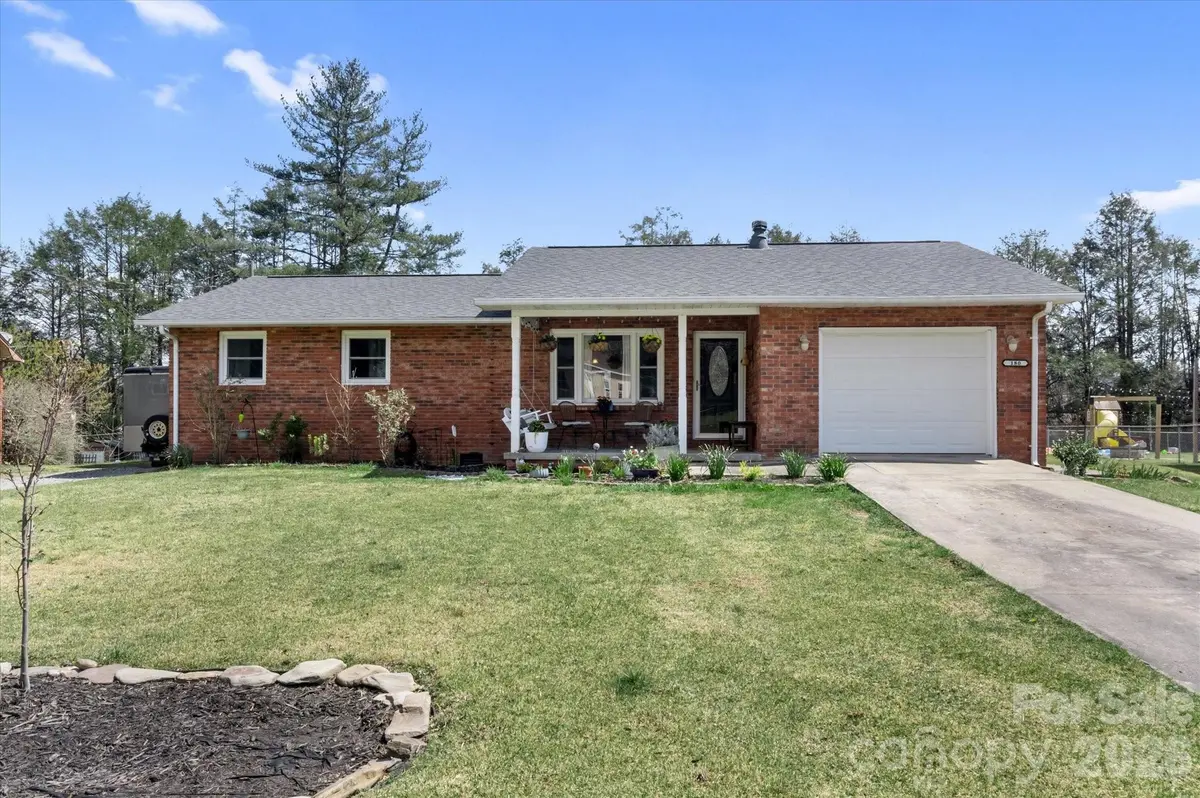 180 Fisher RD, Brevard, NC 28712