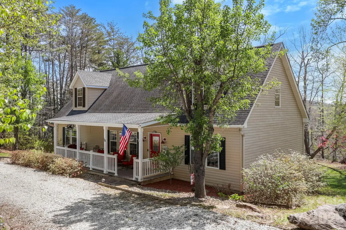 10 Eagle DR, Hendersonville, NC 28792