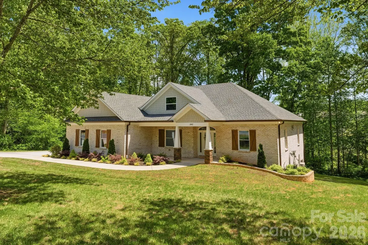 2442 Falcon LN, Statesville, NC 28625