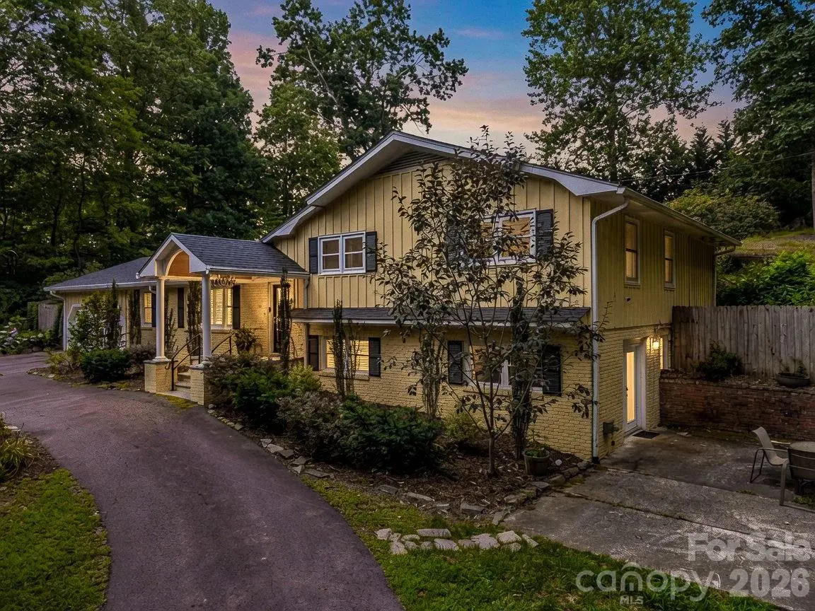111 Dogwood DR, Black Mountain, NC 28711