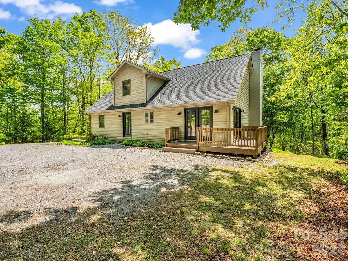 2304 Mountain Page RD, Saluda, NC 28773