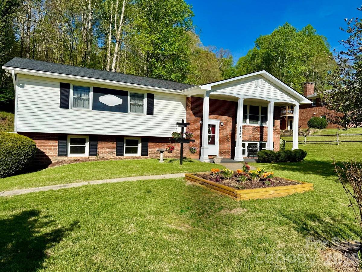 1482 Island Ford RD, Brevard, NC 28712