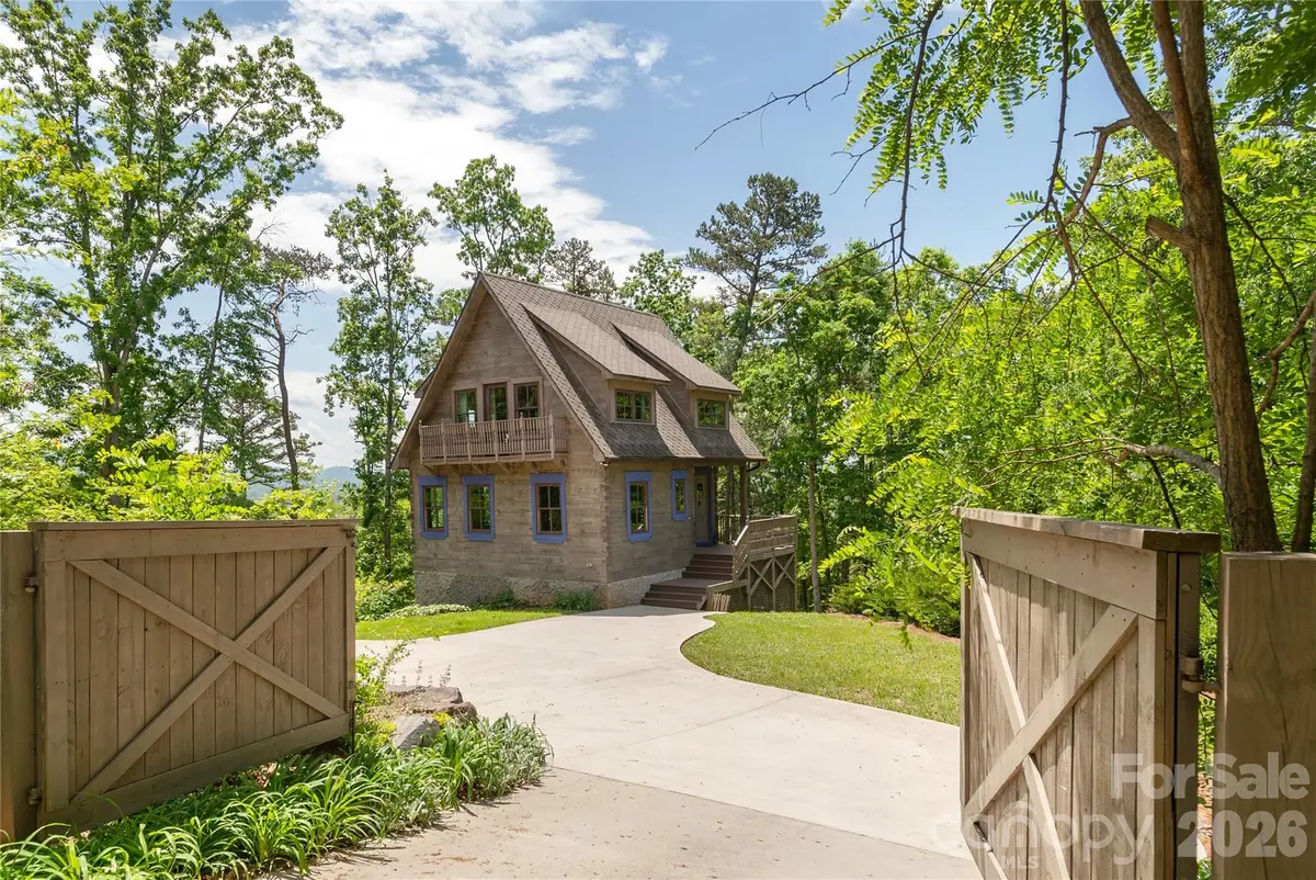 106 McCauley DR, Asheville, NC 28803