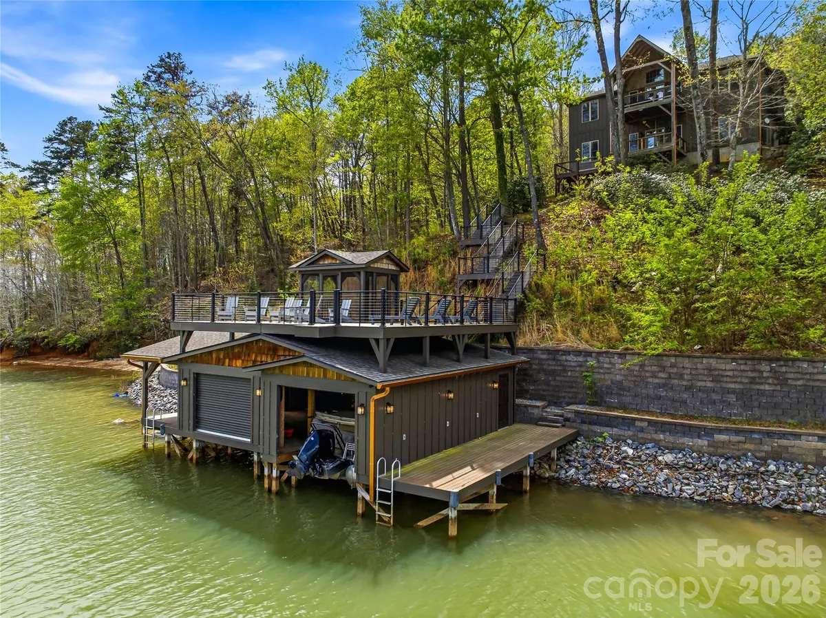 402 Holmstead DR, Lake Lure, NC 28746
