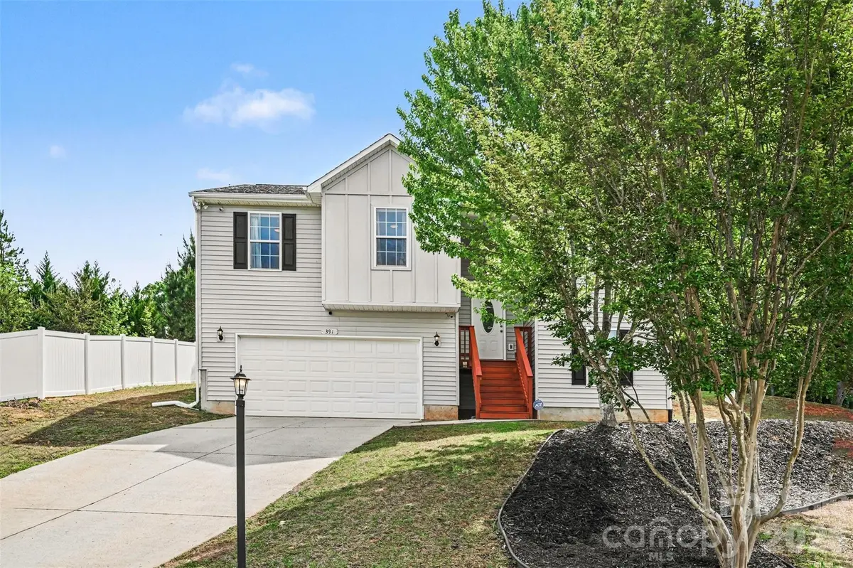 391 Lone Tree LN, Clover, SC 29710