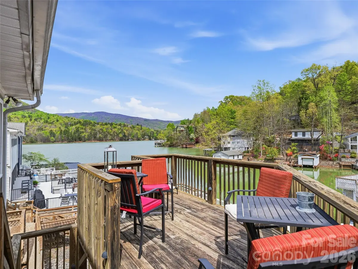 102 Havnaers PT, Lake Lure, NC 28746