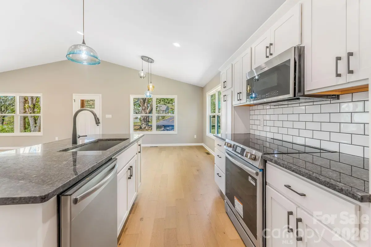 1196 Crabtree RD, Waynesville, NC 28785