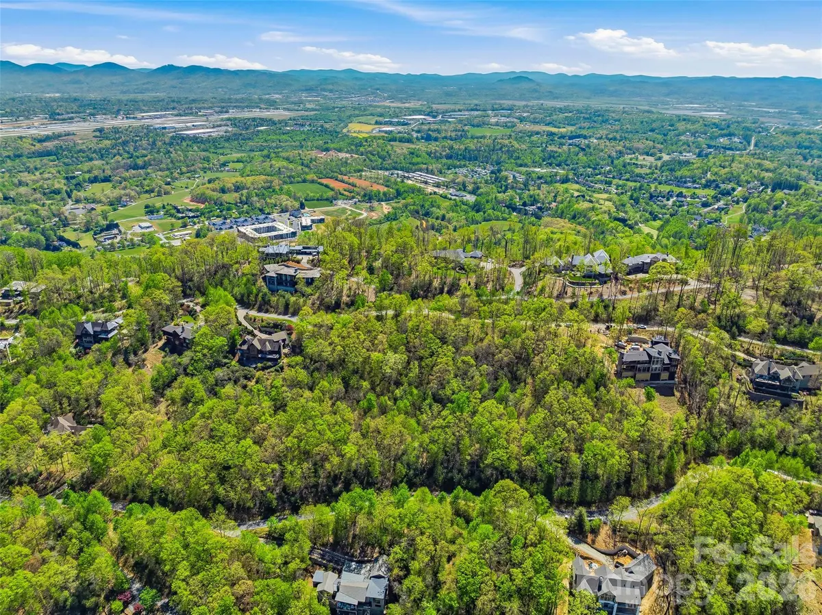 27 Deer Grass CT, Arden, NC 28704