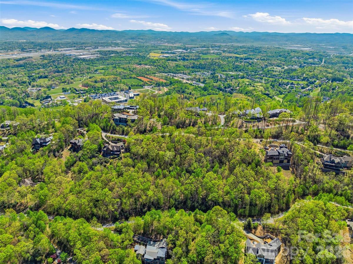 27 Deer Grass CT, Arden, NC 28704