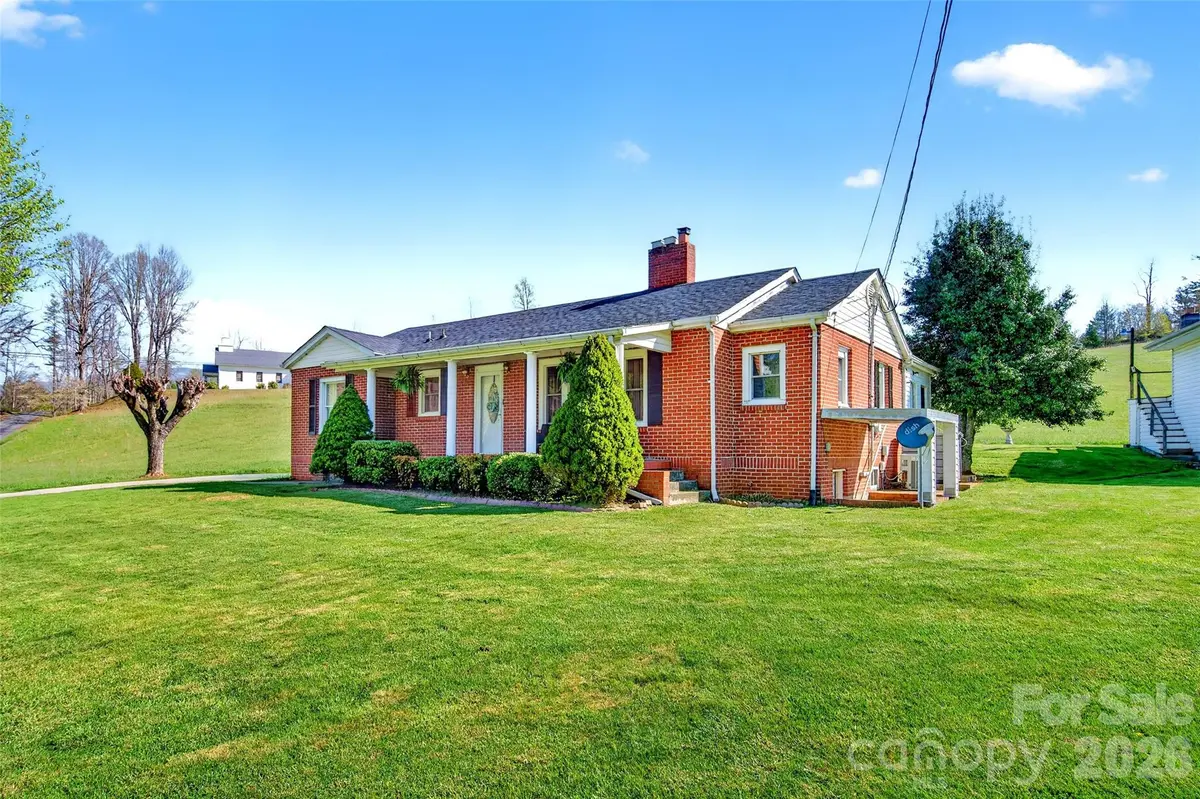 1511 White Oak RD, Bakersville, NC 28705