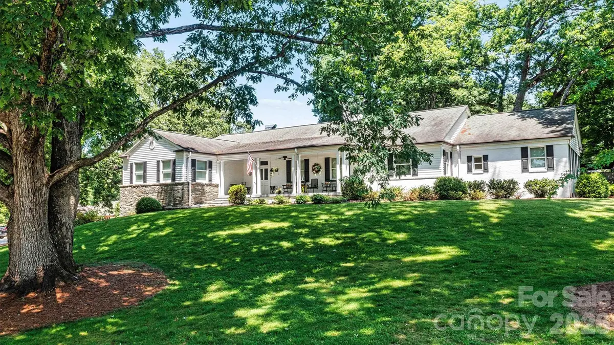 842 North Center ST, Hickory, NC 28601