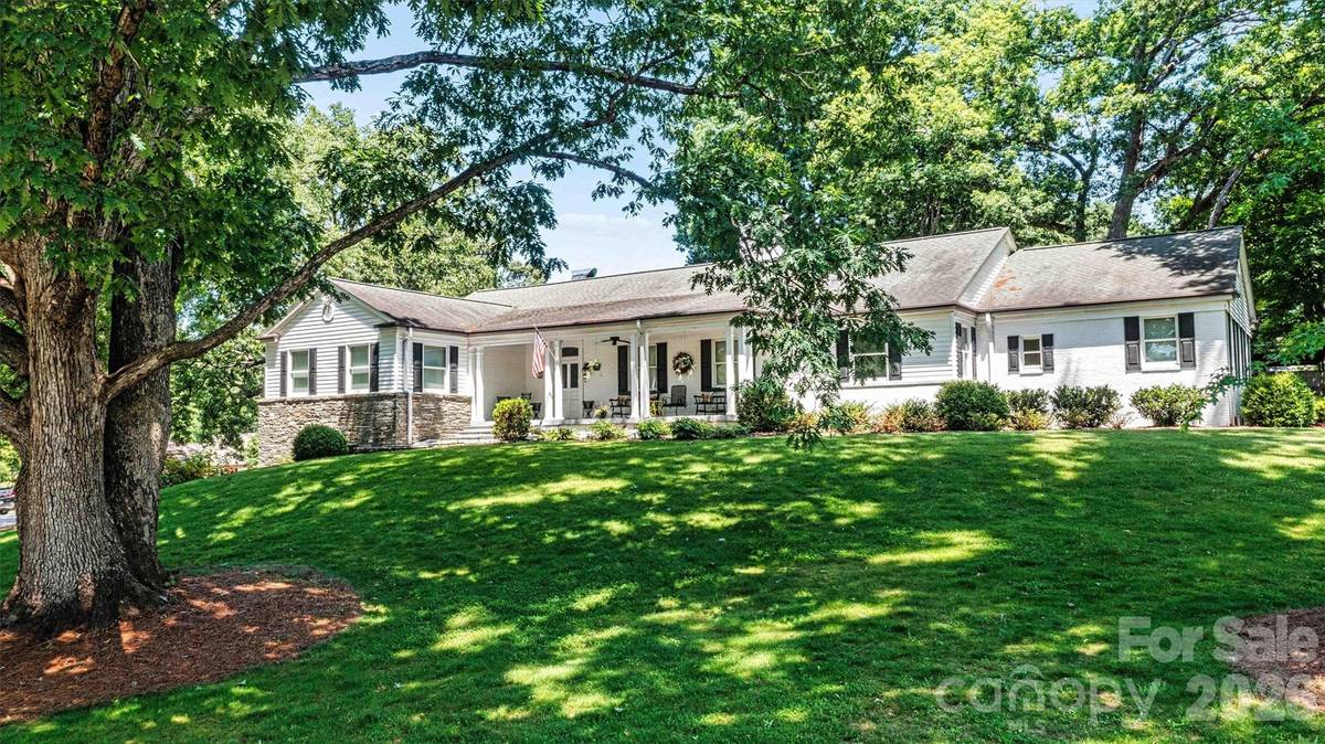 842 North Center ST, Hickory, NC 28601