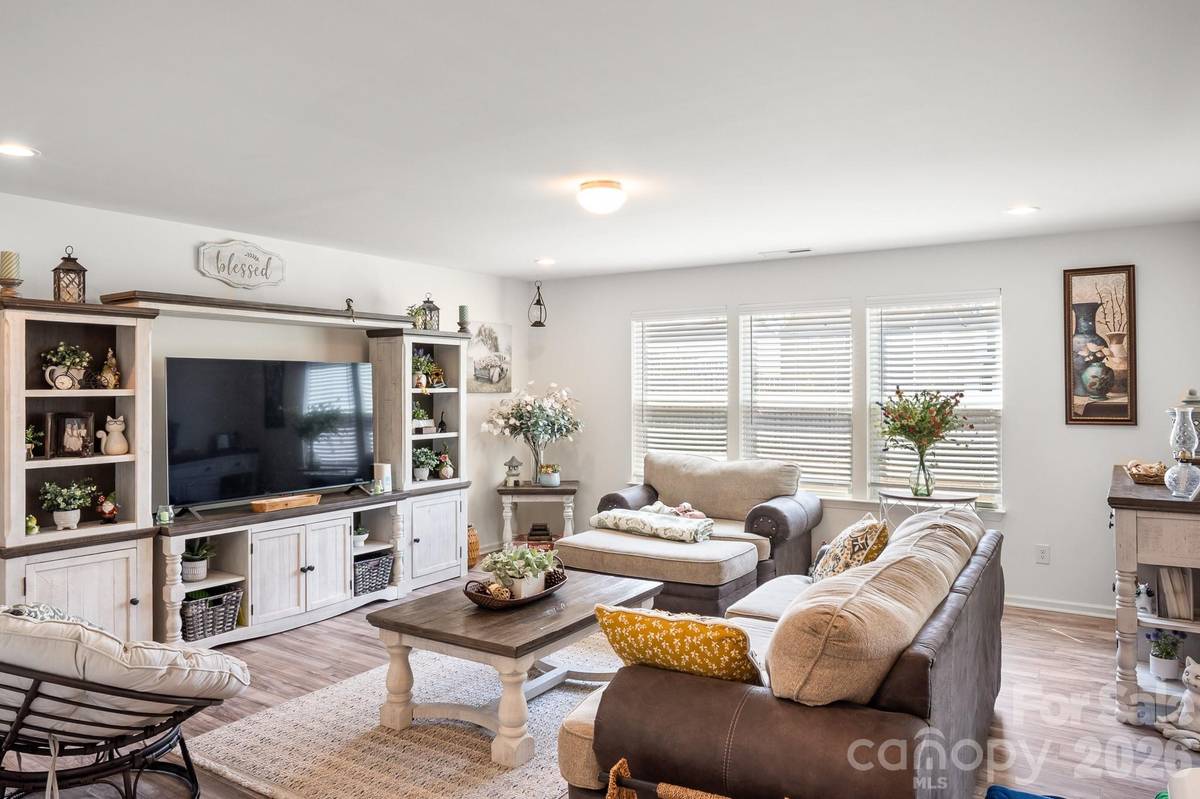 108 Galley LN, Statesville, NC 28677
