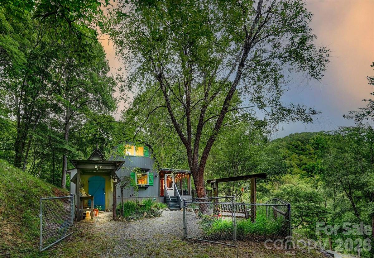 90 Davidson Gap RD, Leicester, NC 28748