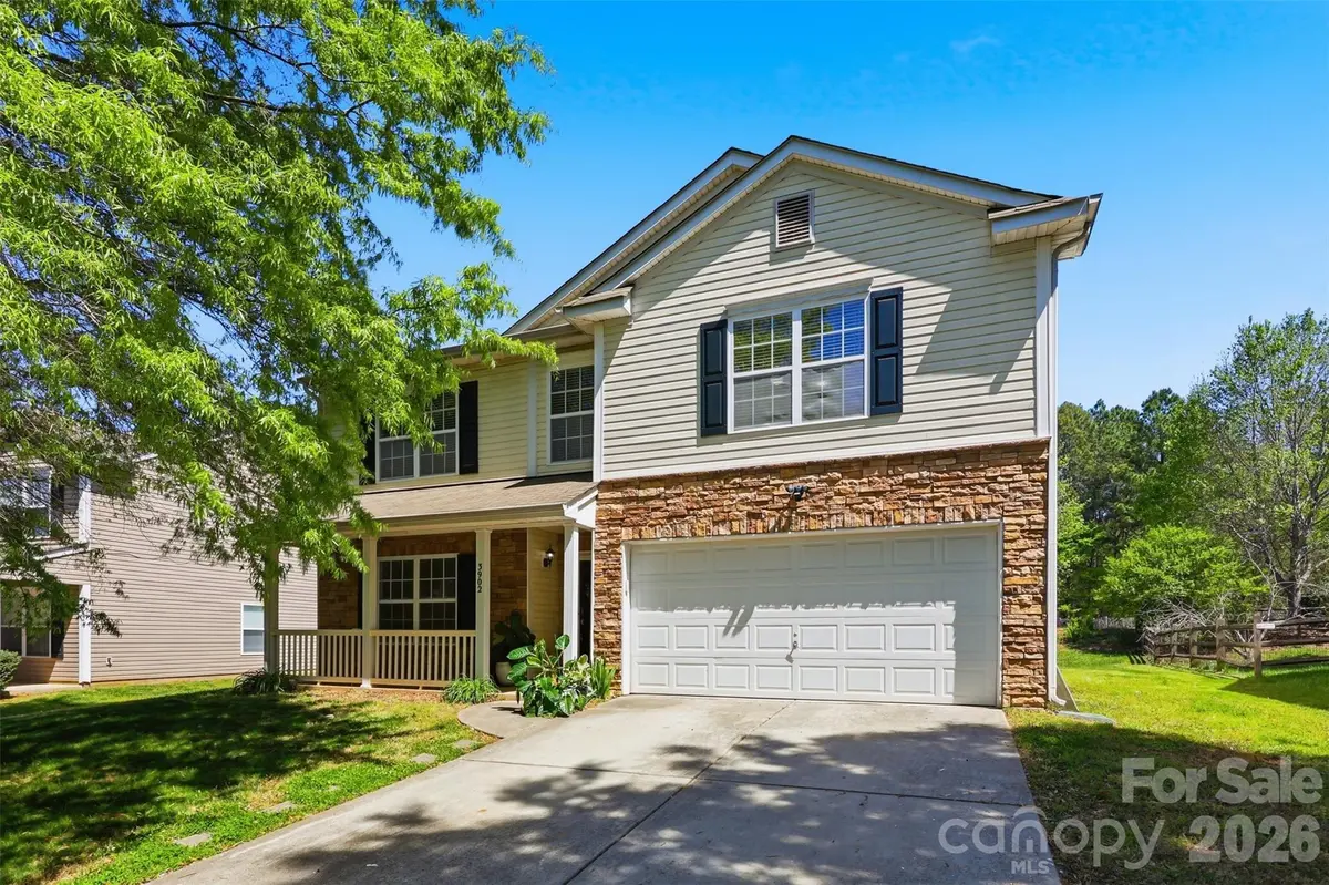 3902 Larkhaven Village DR, Charlotte, NC 28215