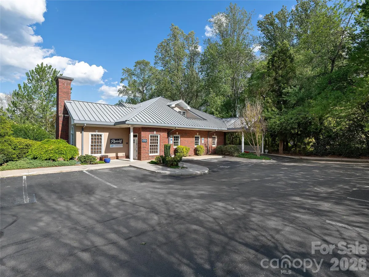 4 Medical Park DR, Asheville, NC 28803