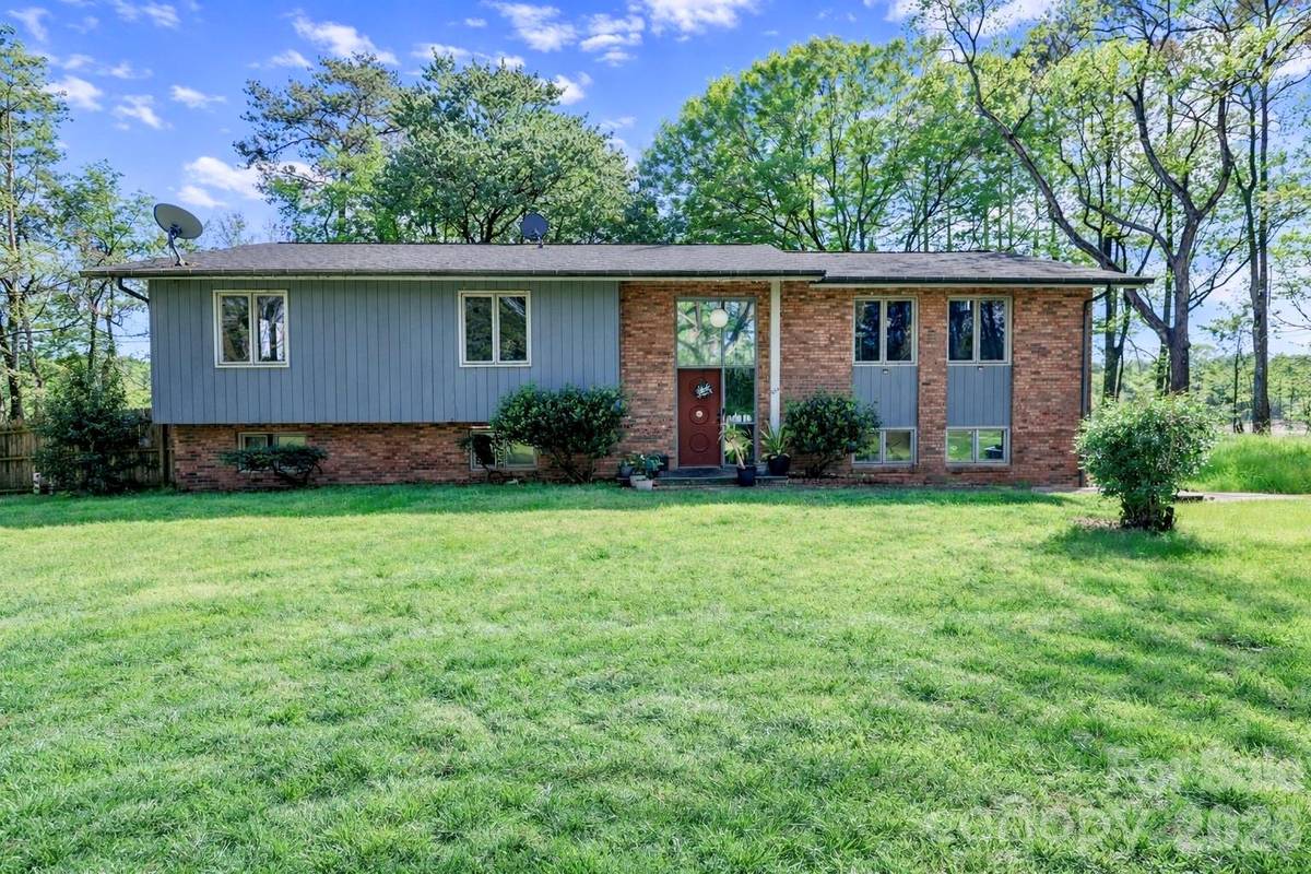 225 Midway RD, Statesville, NC 28625